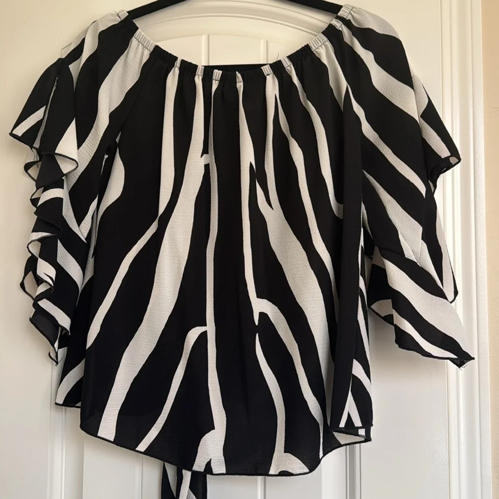 Vici Black and Off white Zebra Print Women's Top Size S - Picture 7 of 8